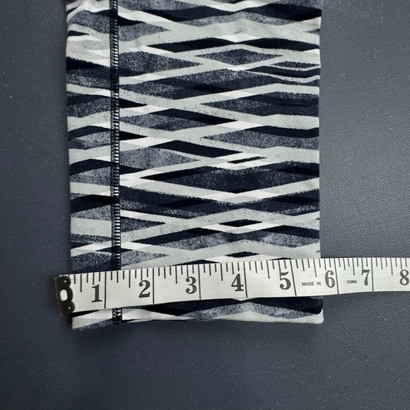 Nike Dri-Fit Capri Leggings Women's Medium Black White Zebra Print Stretch Gym - Picture 9 of 10